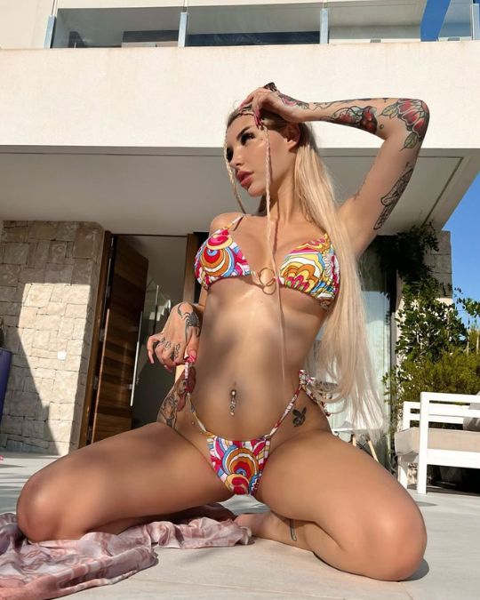 barbie raxett en bikini