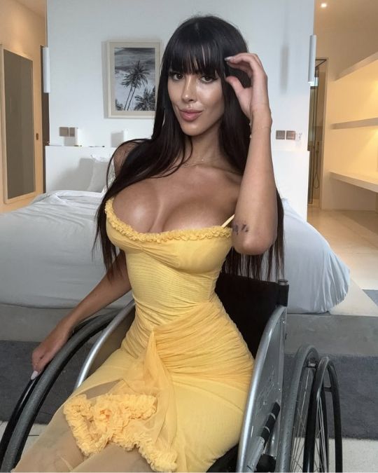 jasmine llamas silla de ruedas