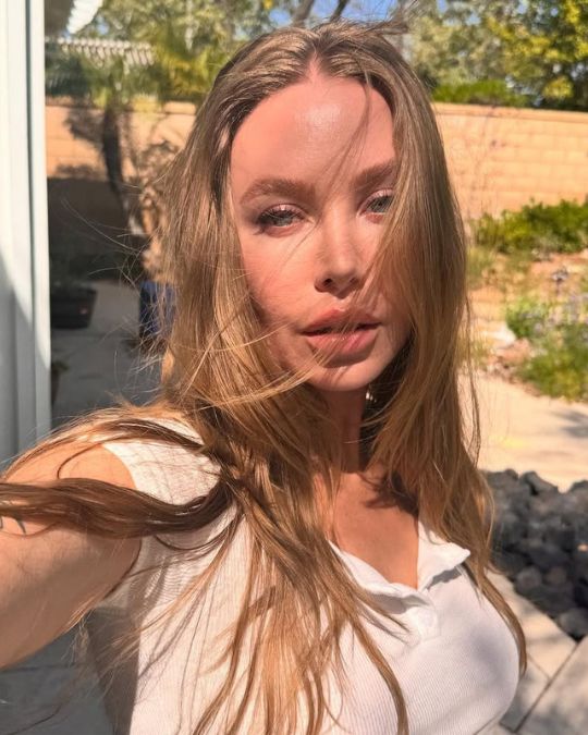 nicole aniston pagina azul